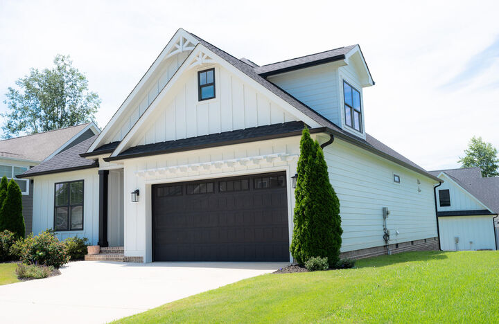 Property Photo: 5032 Lakeside Lane NE TN 37312