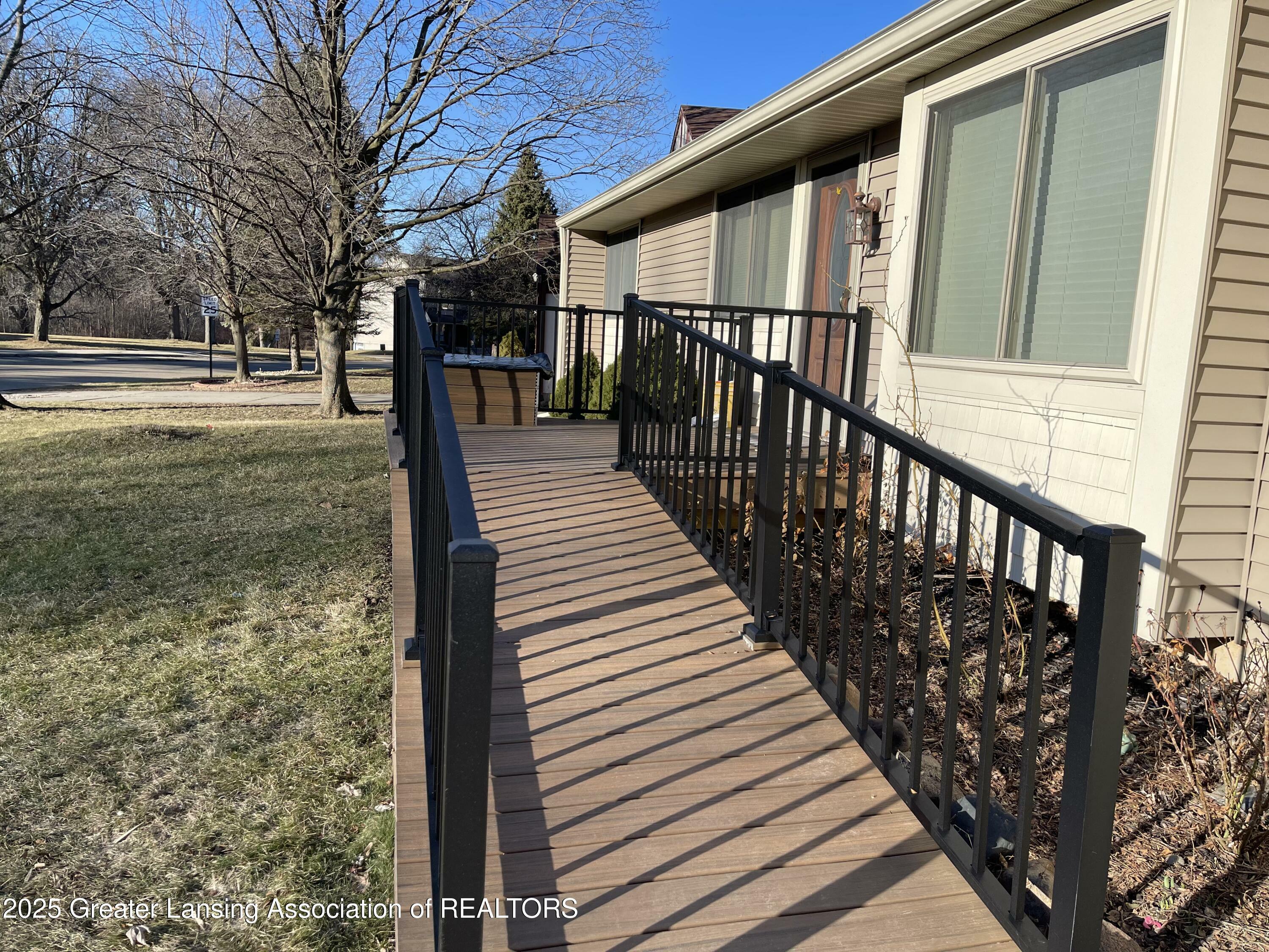 Property Photo:  331 Park Meadows Drive  MI 48917 