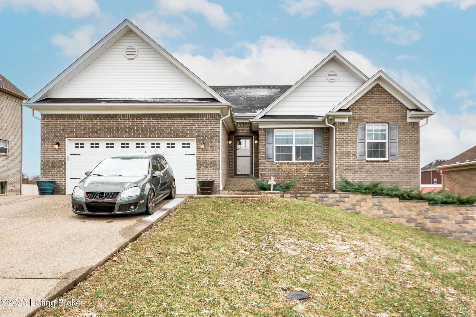 Property Photo:  204 Autumn Ridge Dr  KY 40047 