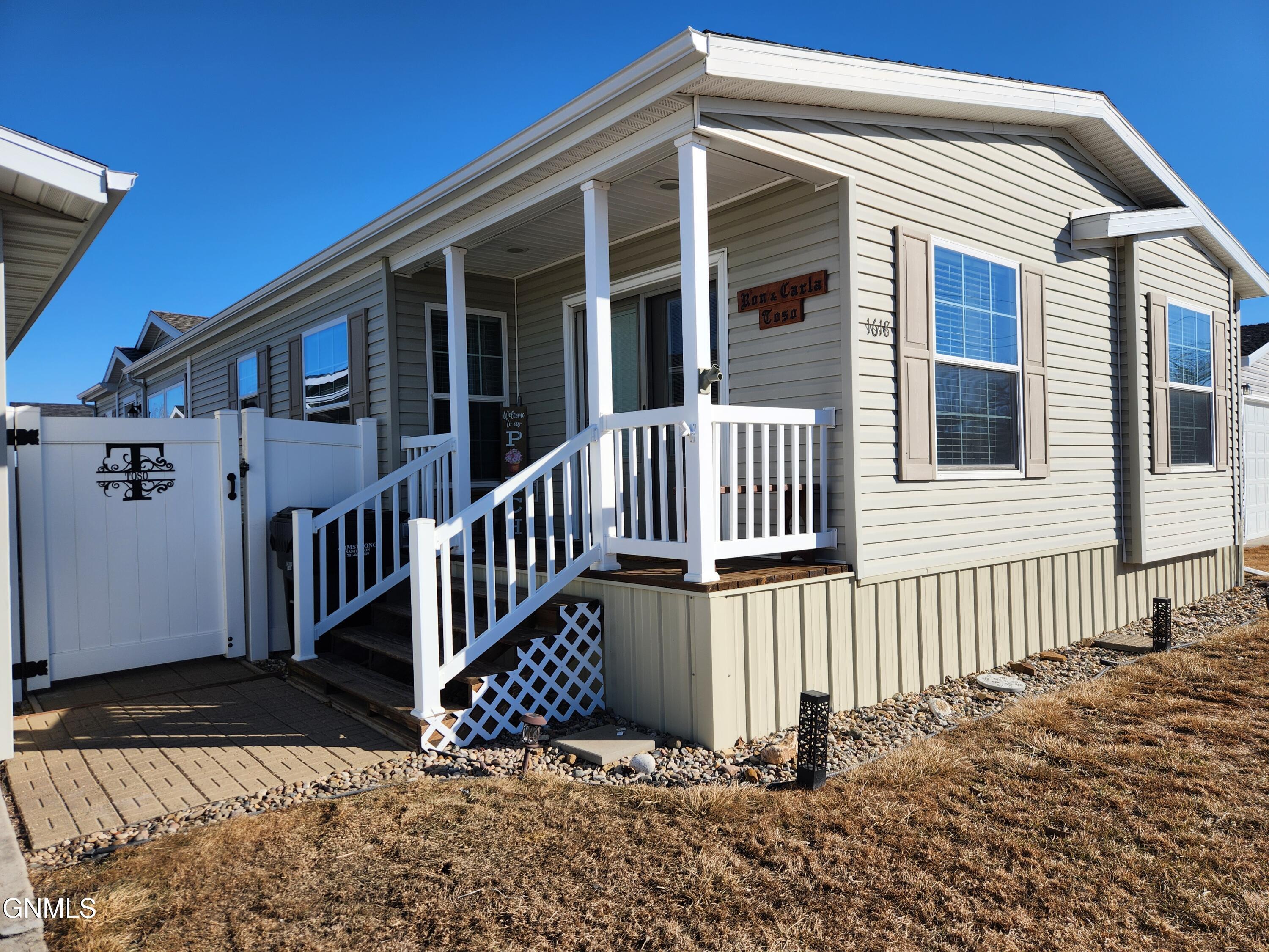 Property Photo: 1618 Hawk Trail SE ND 58554