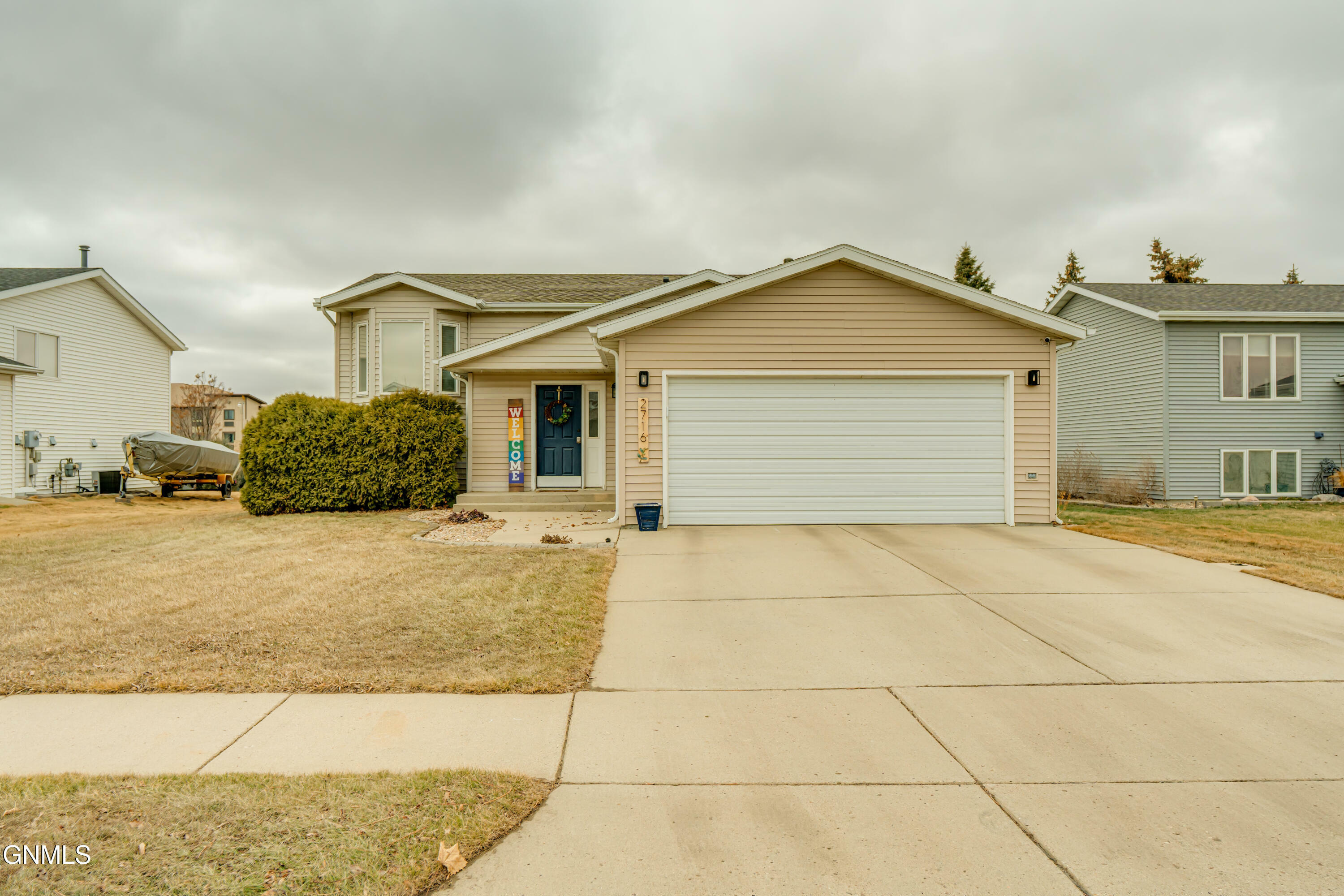 Property Photo:  2716 Lexington Drive  ND 58503 