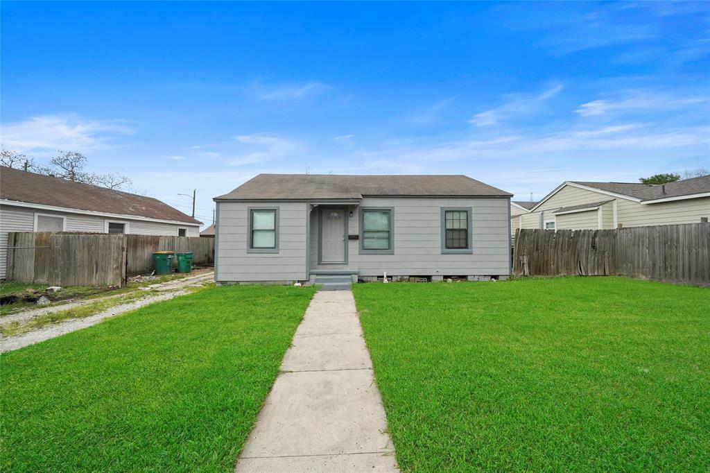 6 E Cleveland Street  Baytown TX 77520 photo