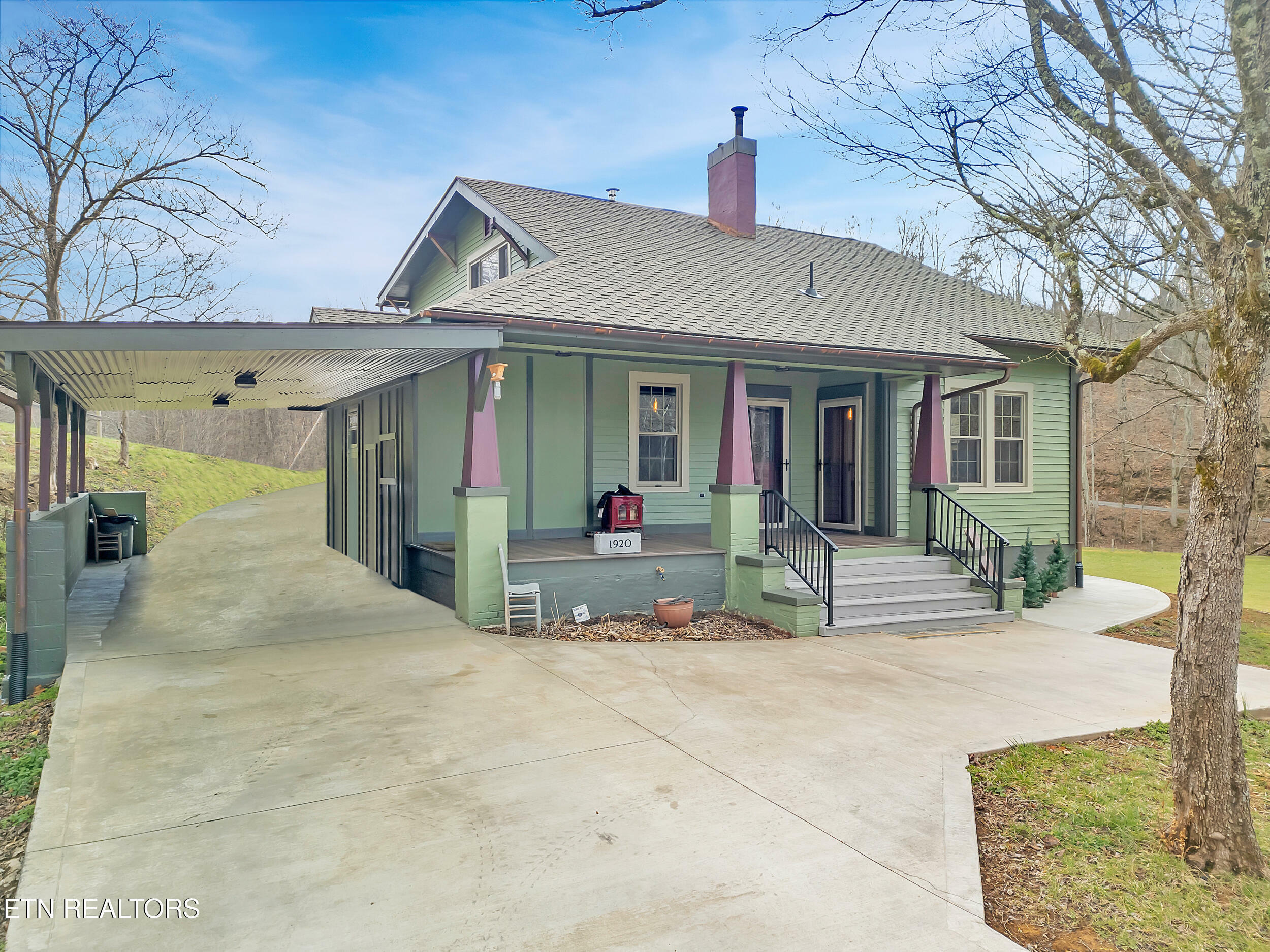 Property Photo: 1266 S Knob Creek Rd TN 37865
