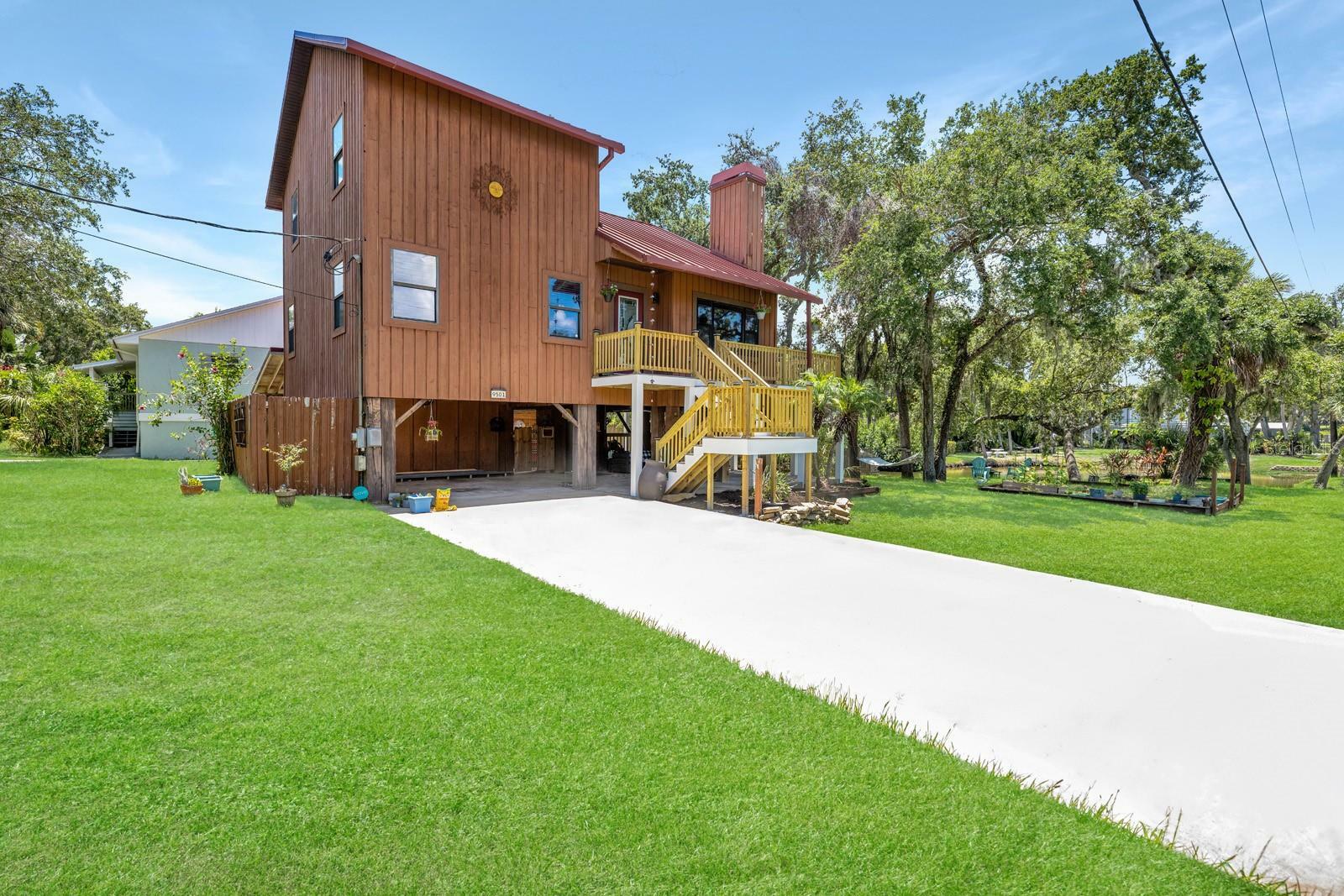Property Photo: 9501 Alice Lane FL 33578