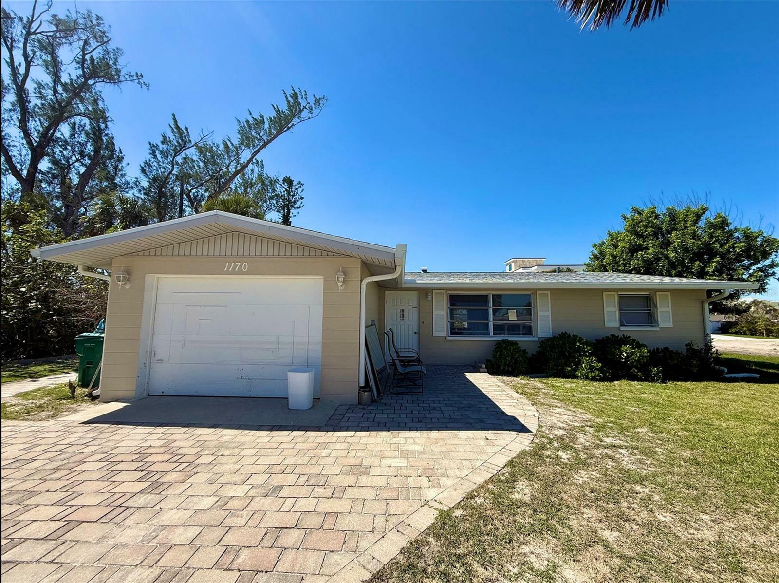 Property Photo: 1170 Little Court FL 34223