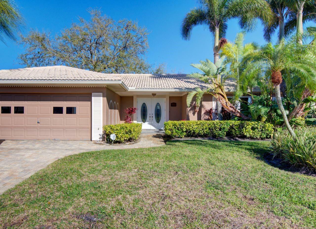 Property Photo:  3933 Doral Drive  FL 33634 