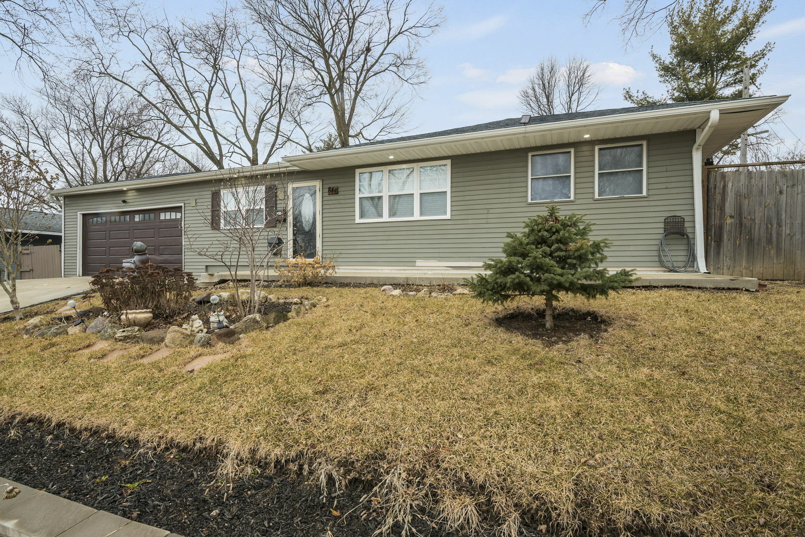 Property Photo: 846 Navajo Drive IL 60110