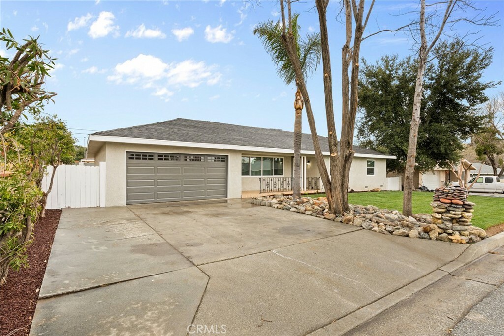 Property Photo: 884 N 7th Street CA 92220