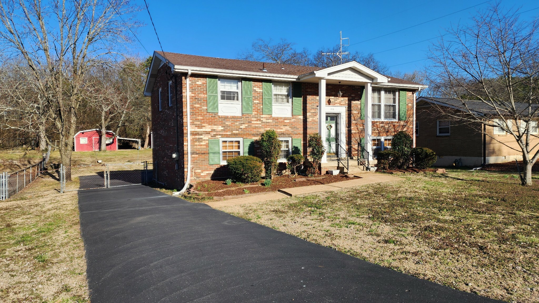 Property Photo:  608 May Dr  TN 37115 