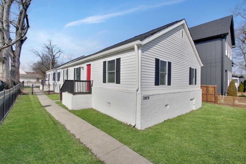 Property Photo:  1909 10th Ave N  TN 37208 