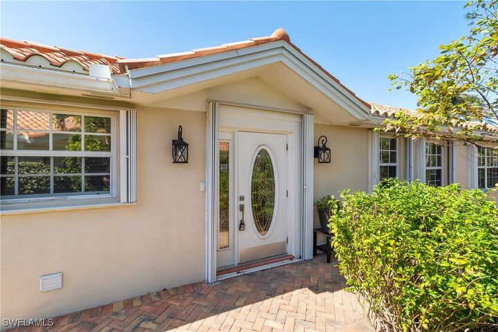 Property Photo: 5065 Ventura Court FL 34109