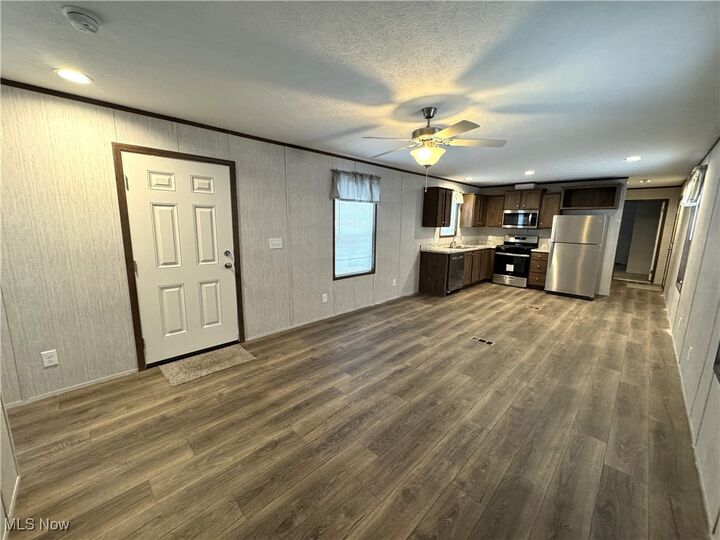 Property Photo:  125 Northgate NE  OH 44484 