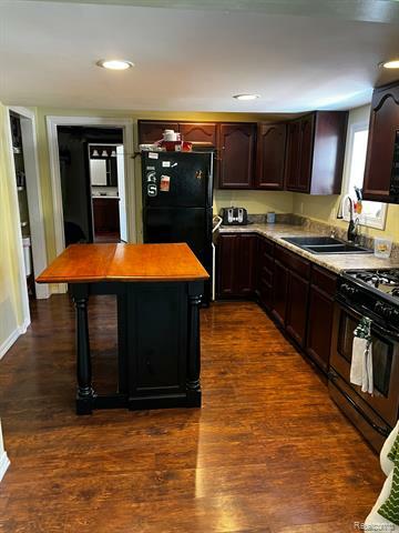 Property Photo: 89 W Burnside Road MI 48435
