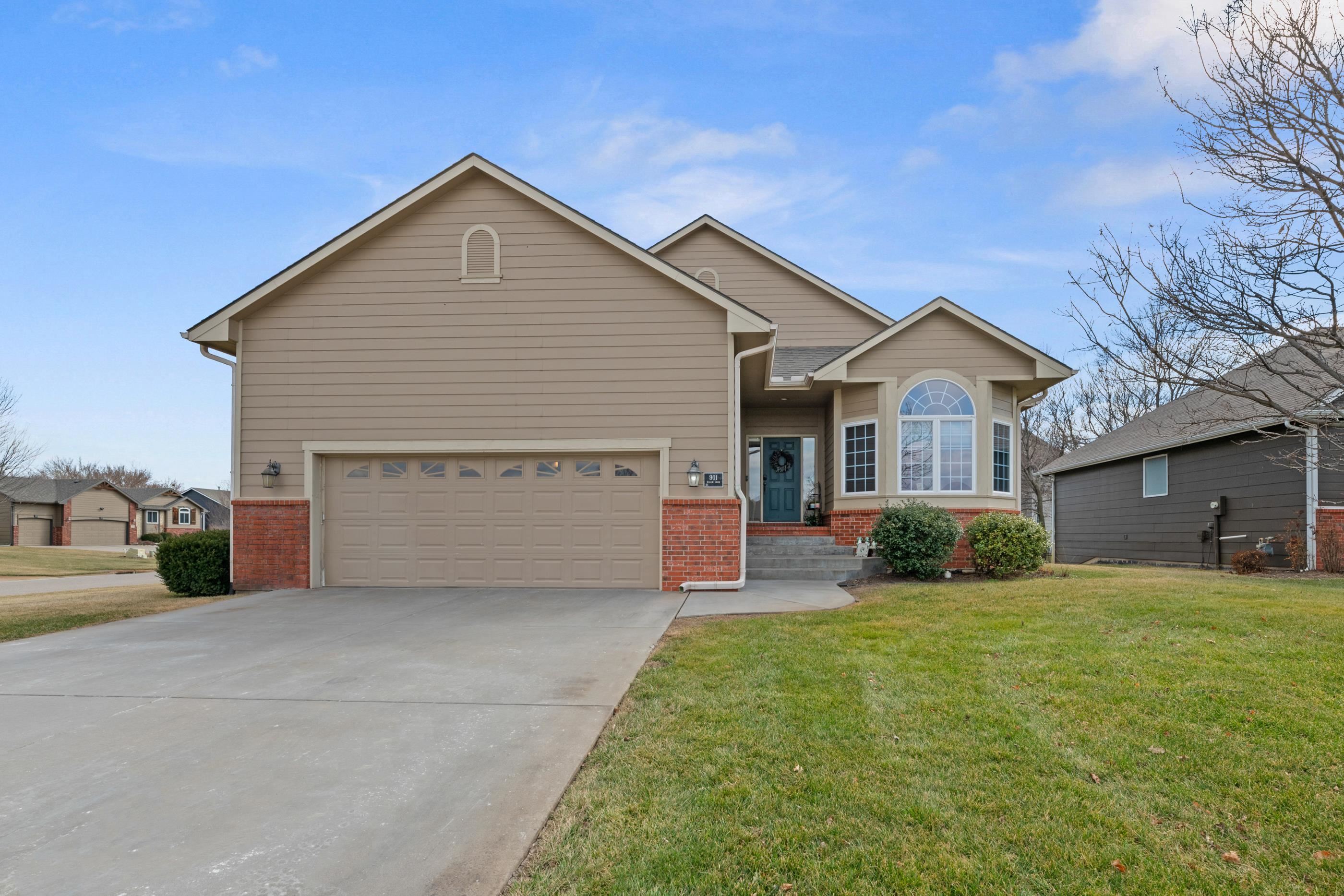 Property Photo: 901 W Willow Creek St KS 67147