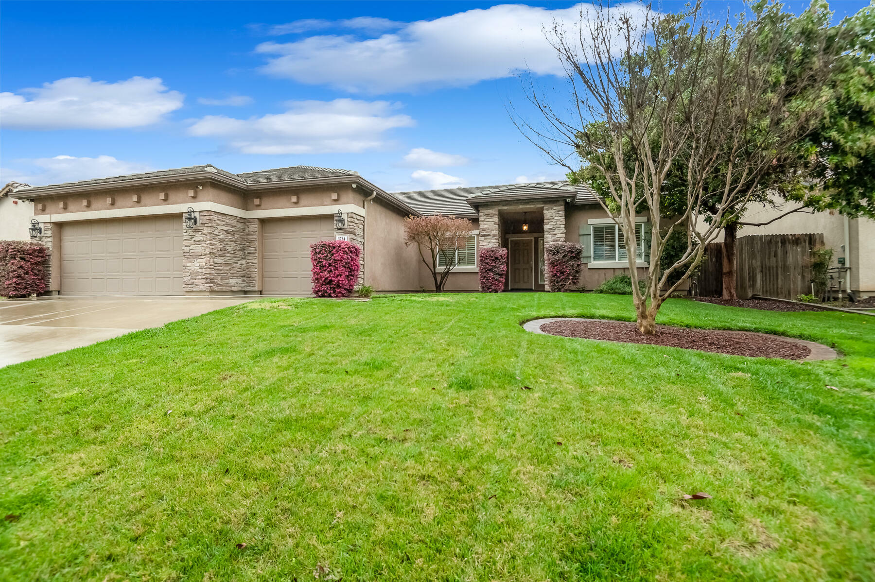 Property Photo: 3724 N Sallee Street CA 93291