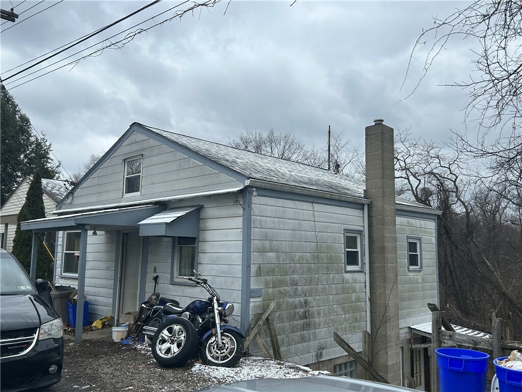 Property Photo:  1811 Glen Road  PA 15001 