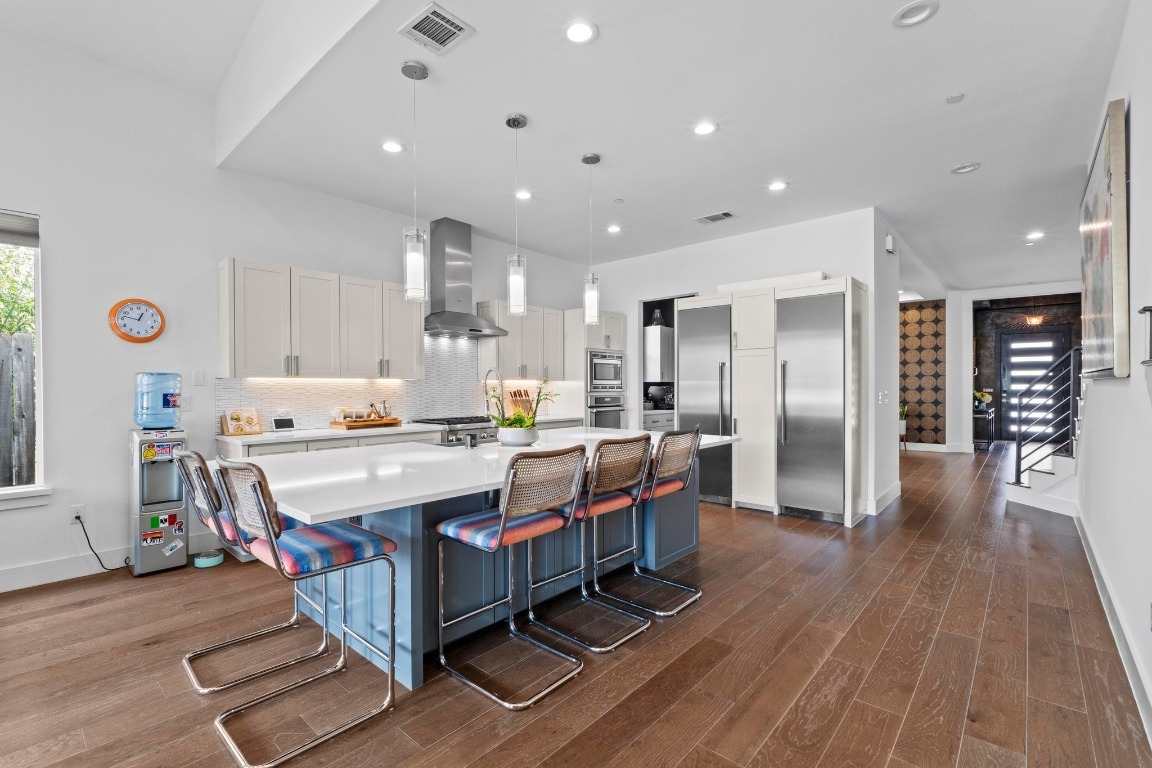 Property Photo: 1006 Meriden Lane TX 78703