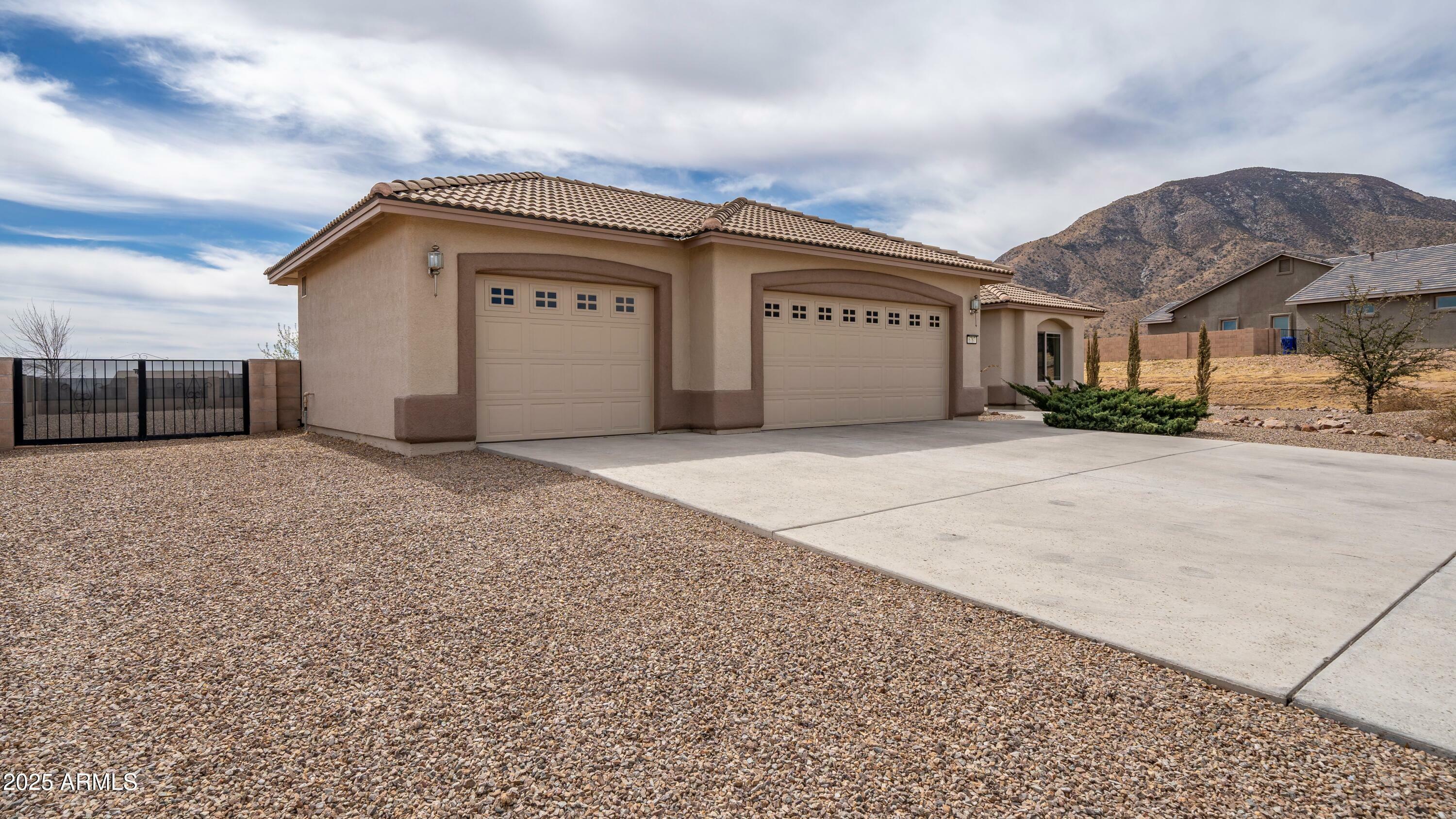 Property Photo:  6787 E Big Spur Circle  AZ 85615 