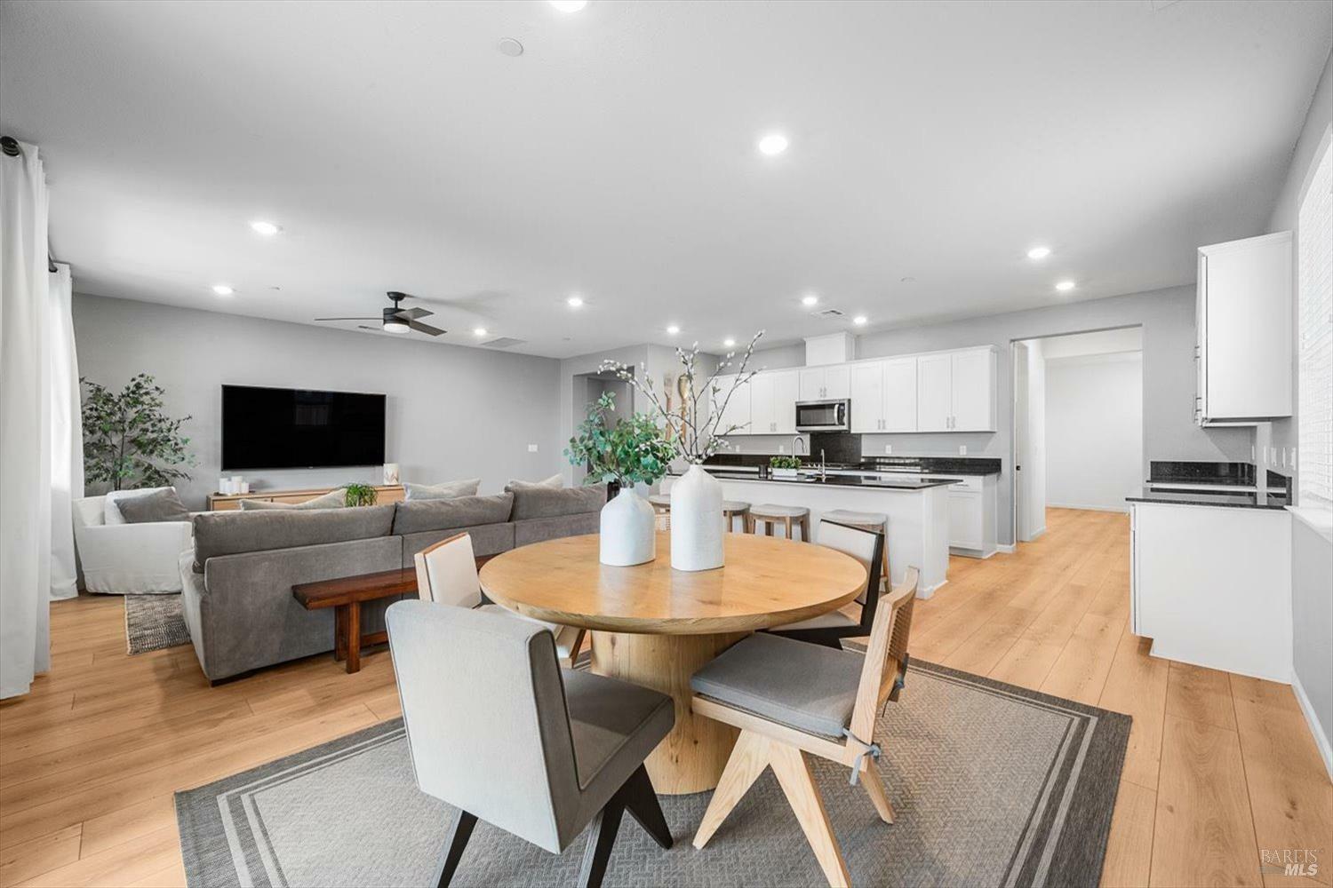 Property Photo: 818 Billhook Drive CA 95687