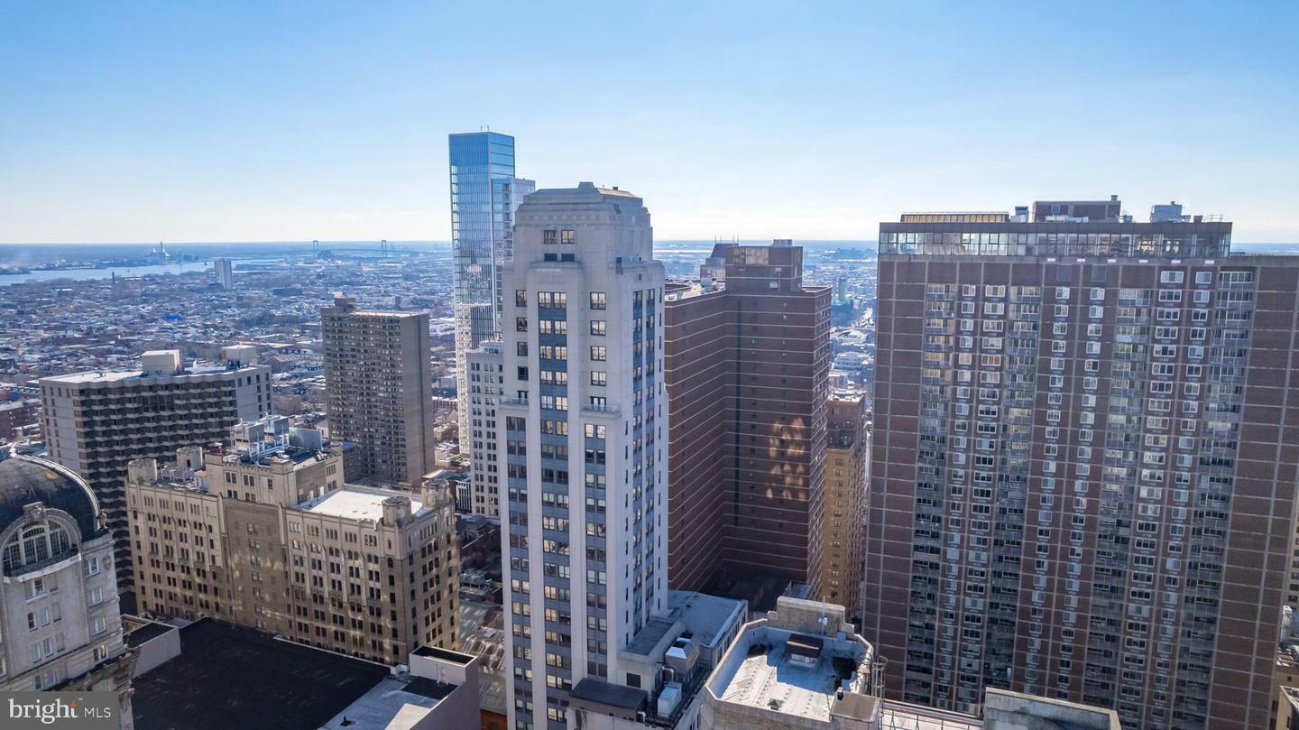 Property Photo: 1425 Locust Street 3C PA 19102