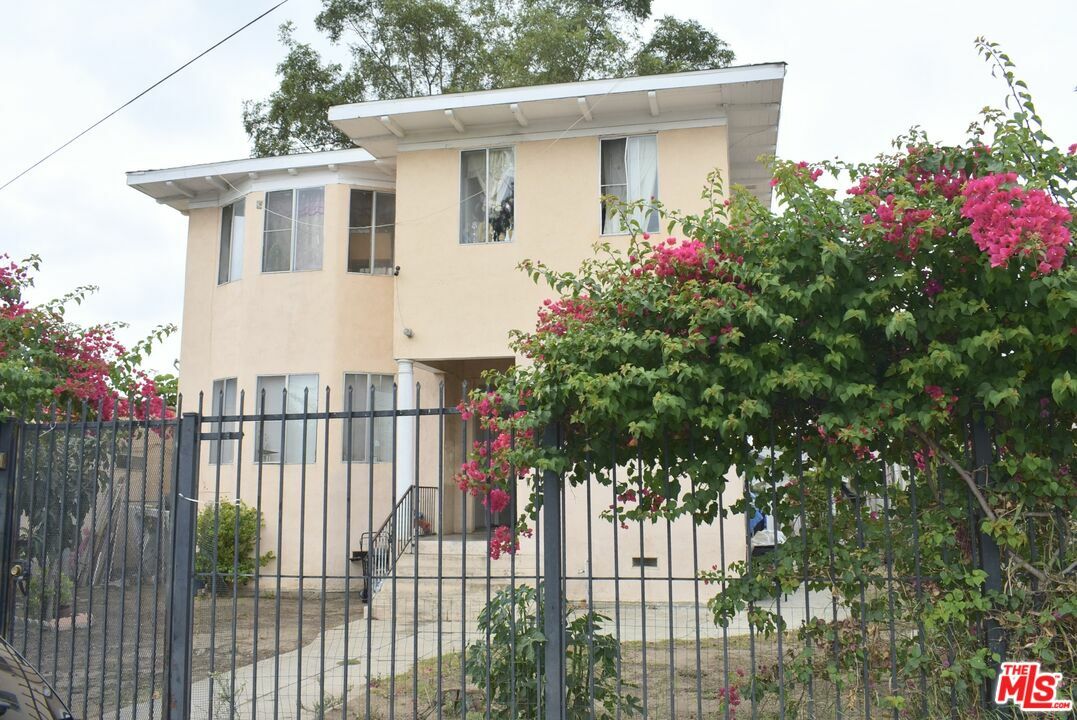 Property Photo:  1627  S Burlington Ave  CA 90006 