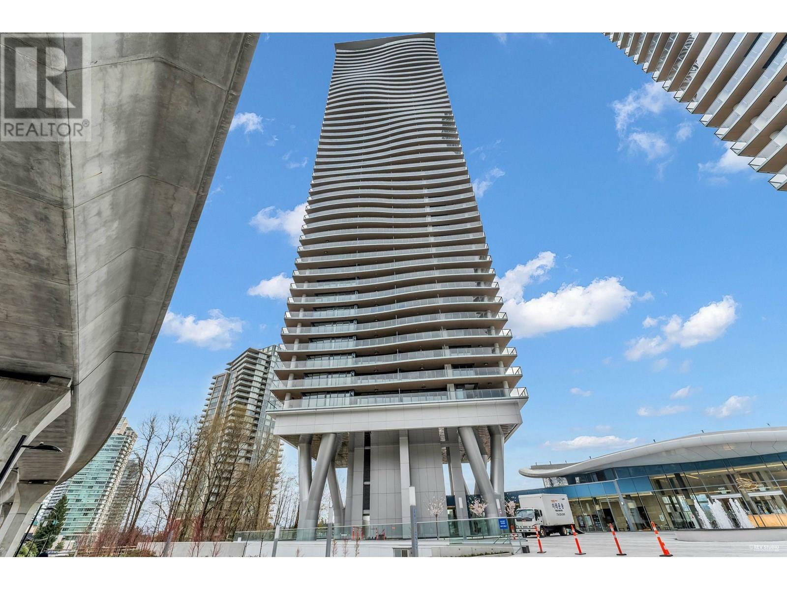 Photo de la propriété: 4880 Lougheed Highway 1301 BC V5C 0N1