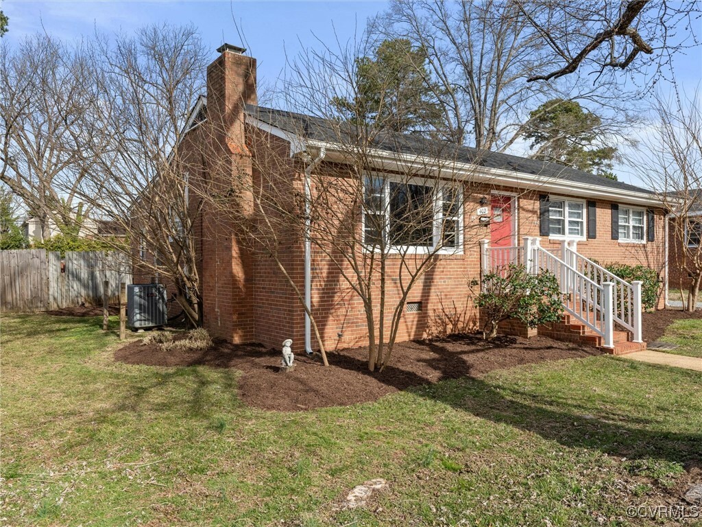 Property Photo:  402 N Daisy Avenue  VA 23075 