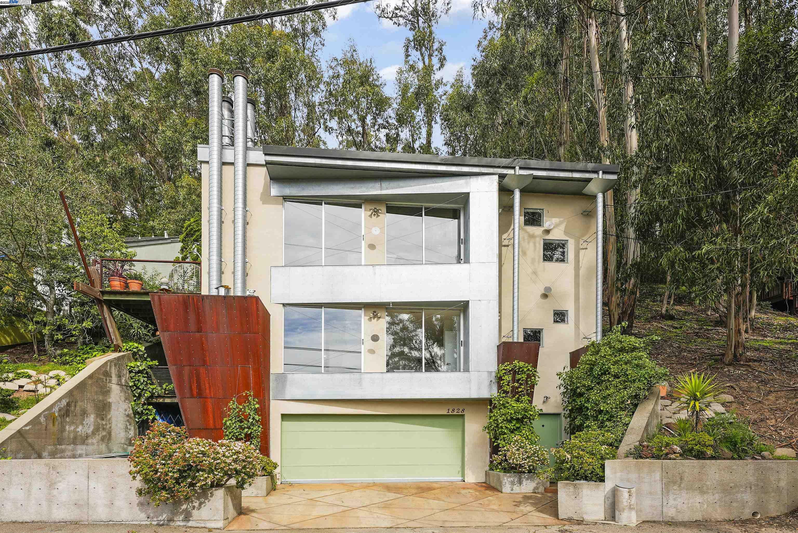 1828 Arrowhead Dr  Oakland CA 94611 photo