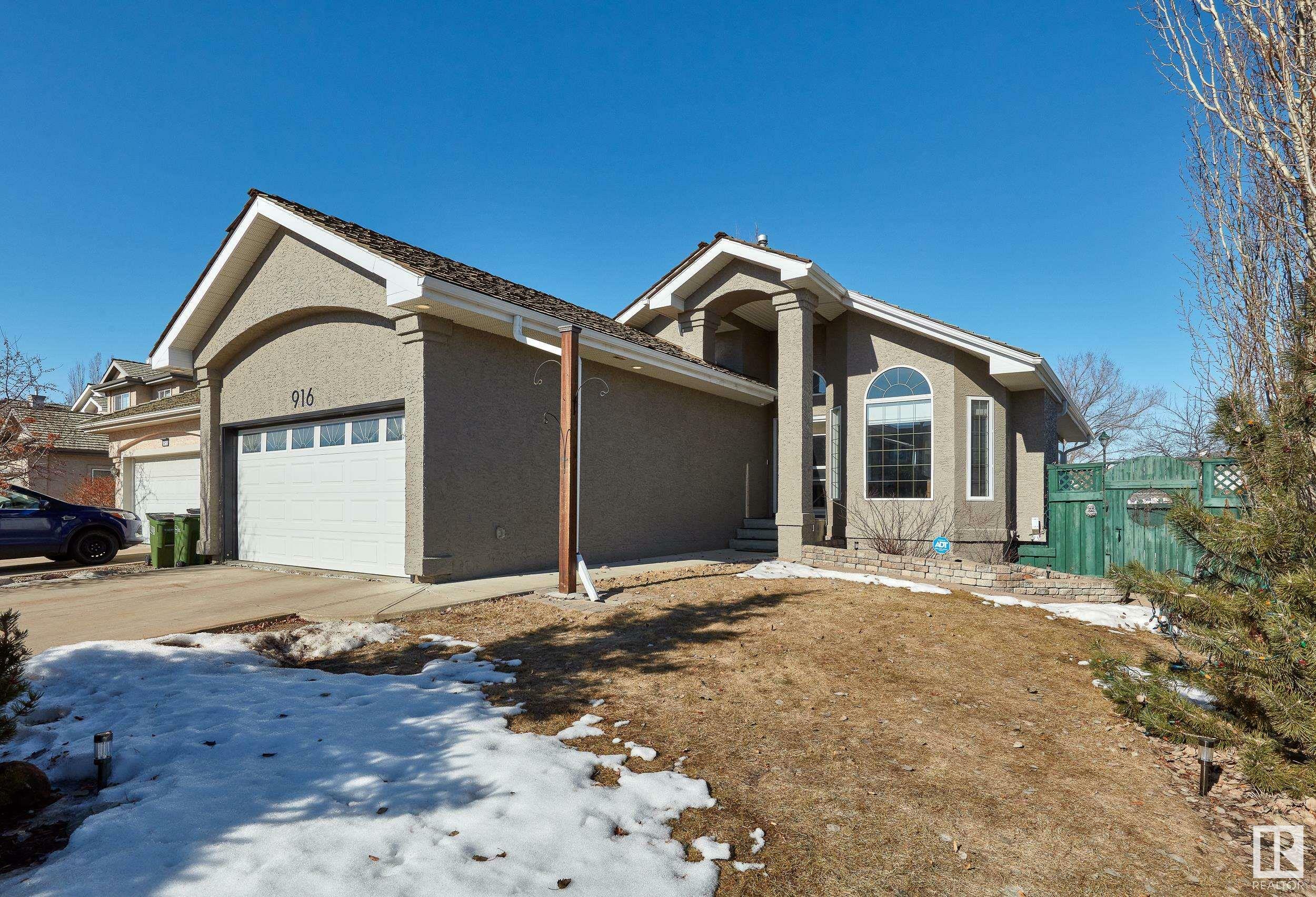 916 Haliburton Road NW  Edmonton AB T6R 2X5 photo