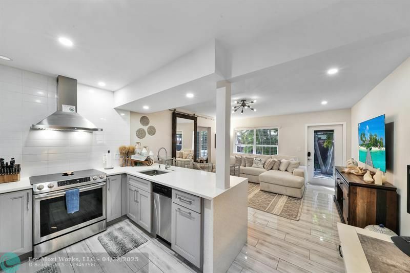 Property Photo: 925 NE 40th Street FL 33334