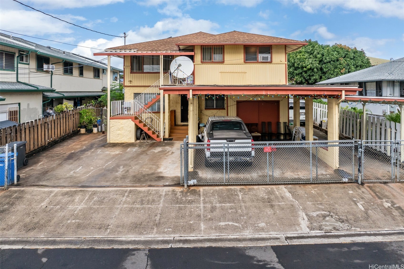 Property Photo: 94-1046 Nalii Street HI 96797