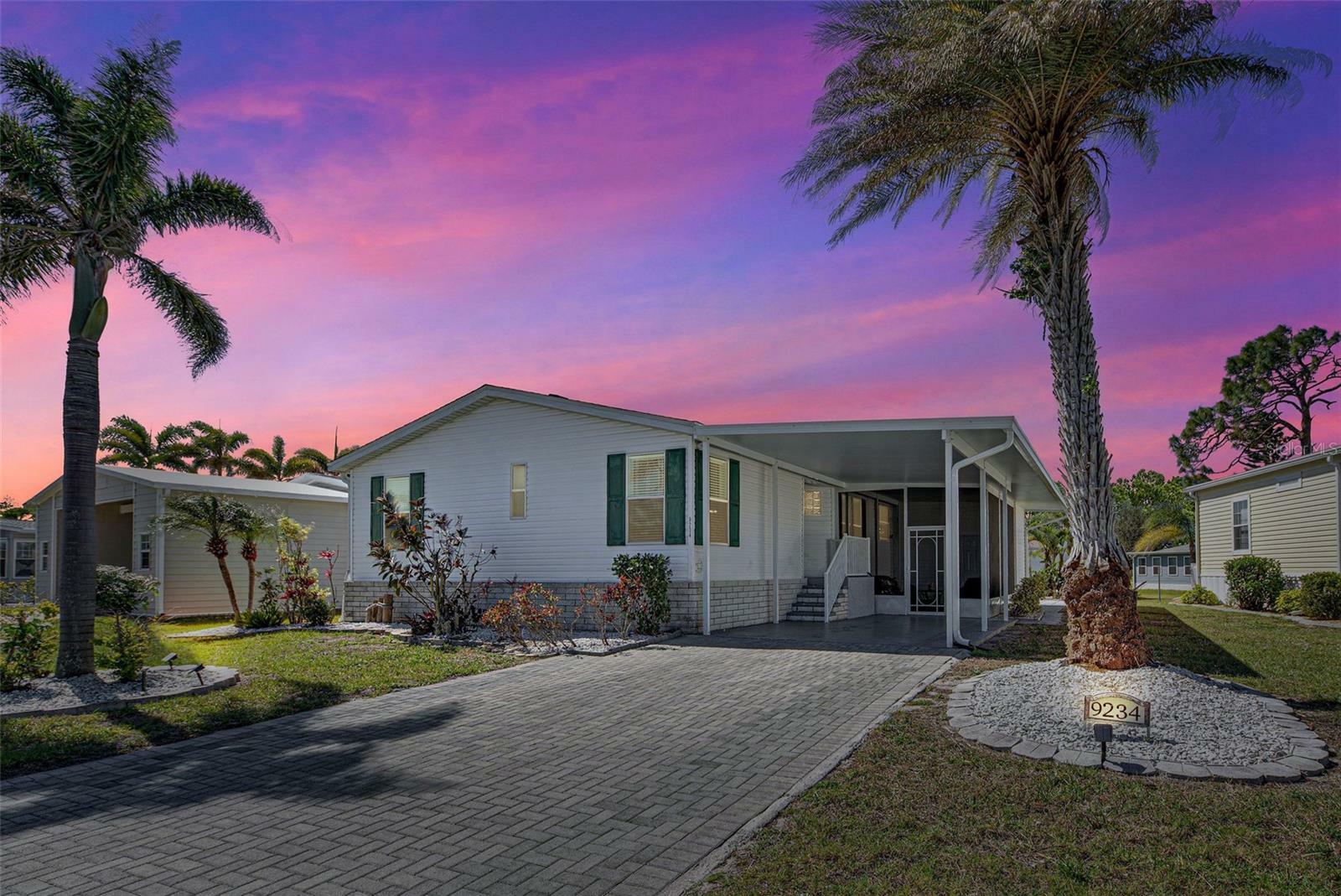 Property Photo: 9234 Pinehaven Way FL 34224