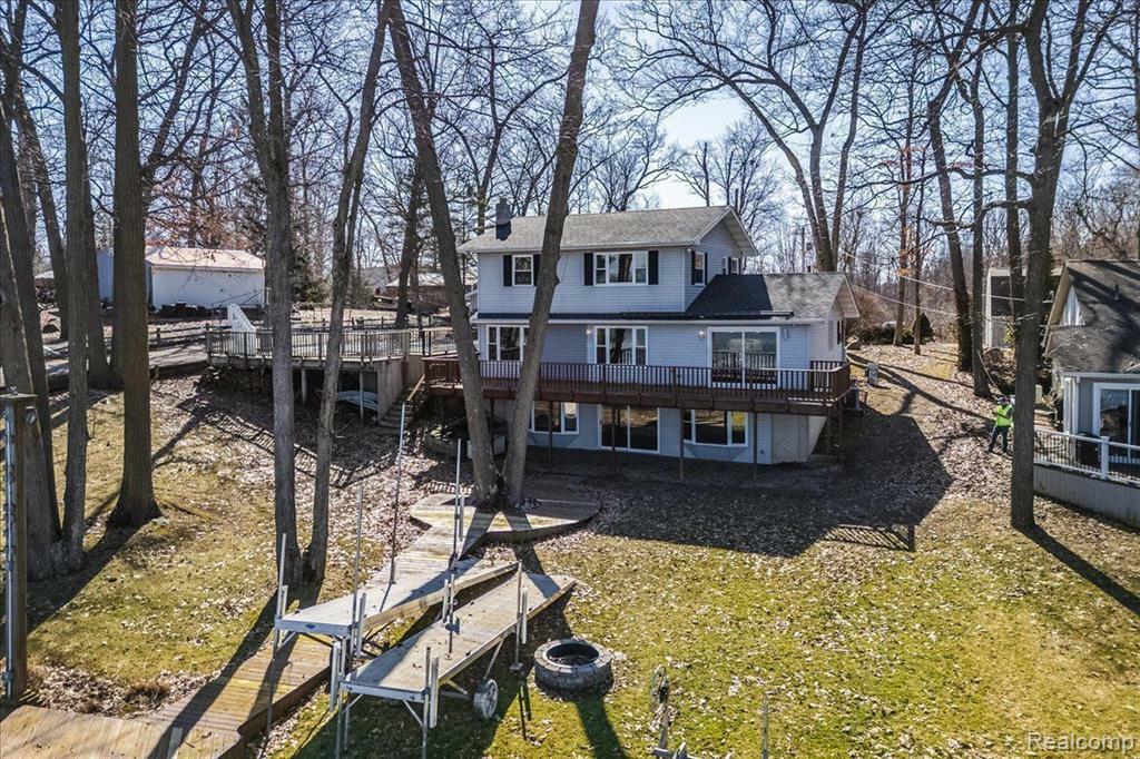 Property Photo:  6402 Hartwood Drive  MI 48430 8939 