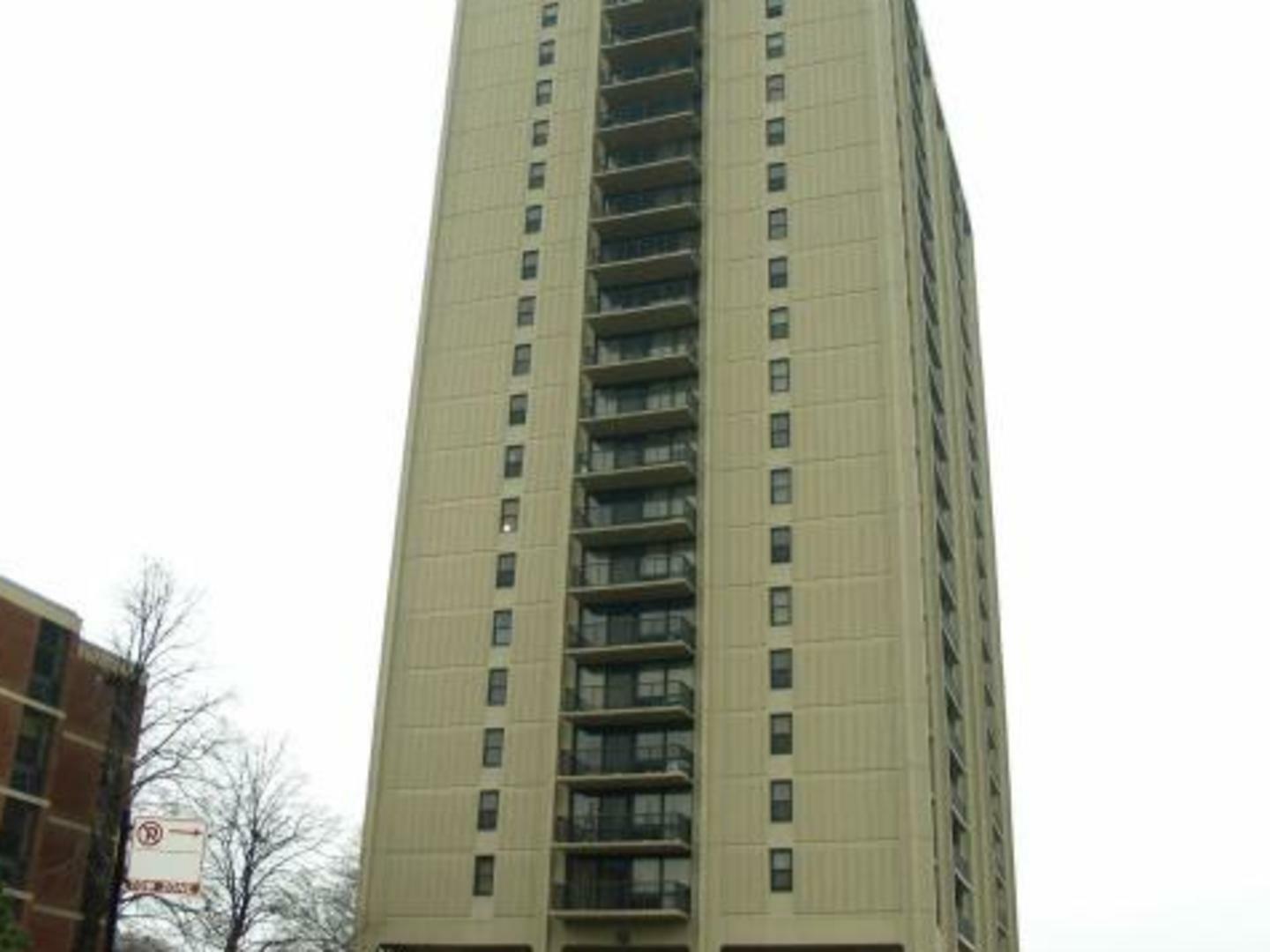2901 S Michigan Avenue 1810  Chicago IL 60616 photo