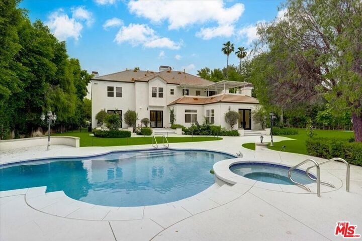 5435 Donna Avenue  Tarzana CA 91356 photo