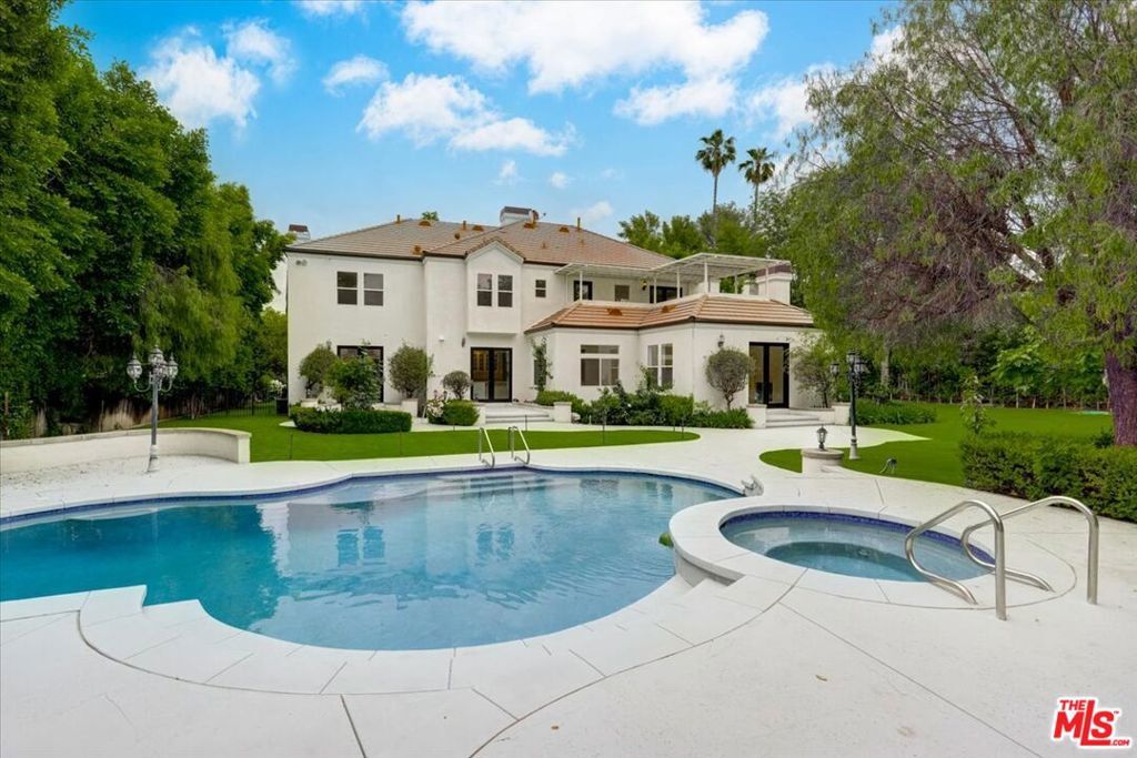 Property Photo: 5435 Donna Avenue CA 91356