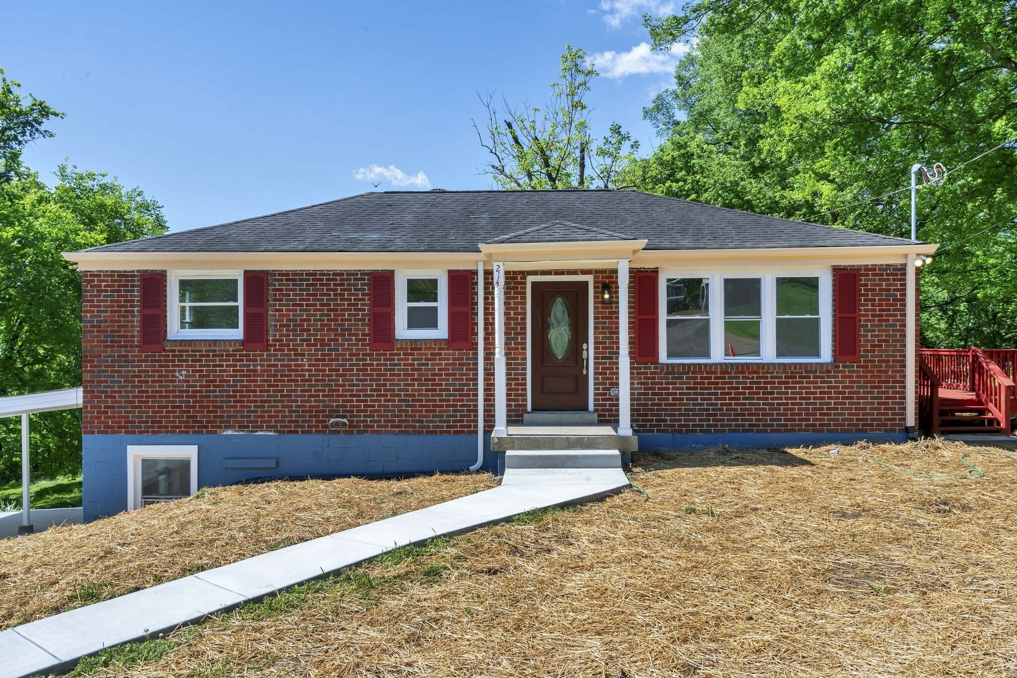 Property Photo:  214 Gayland Ct  TN 37210 