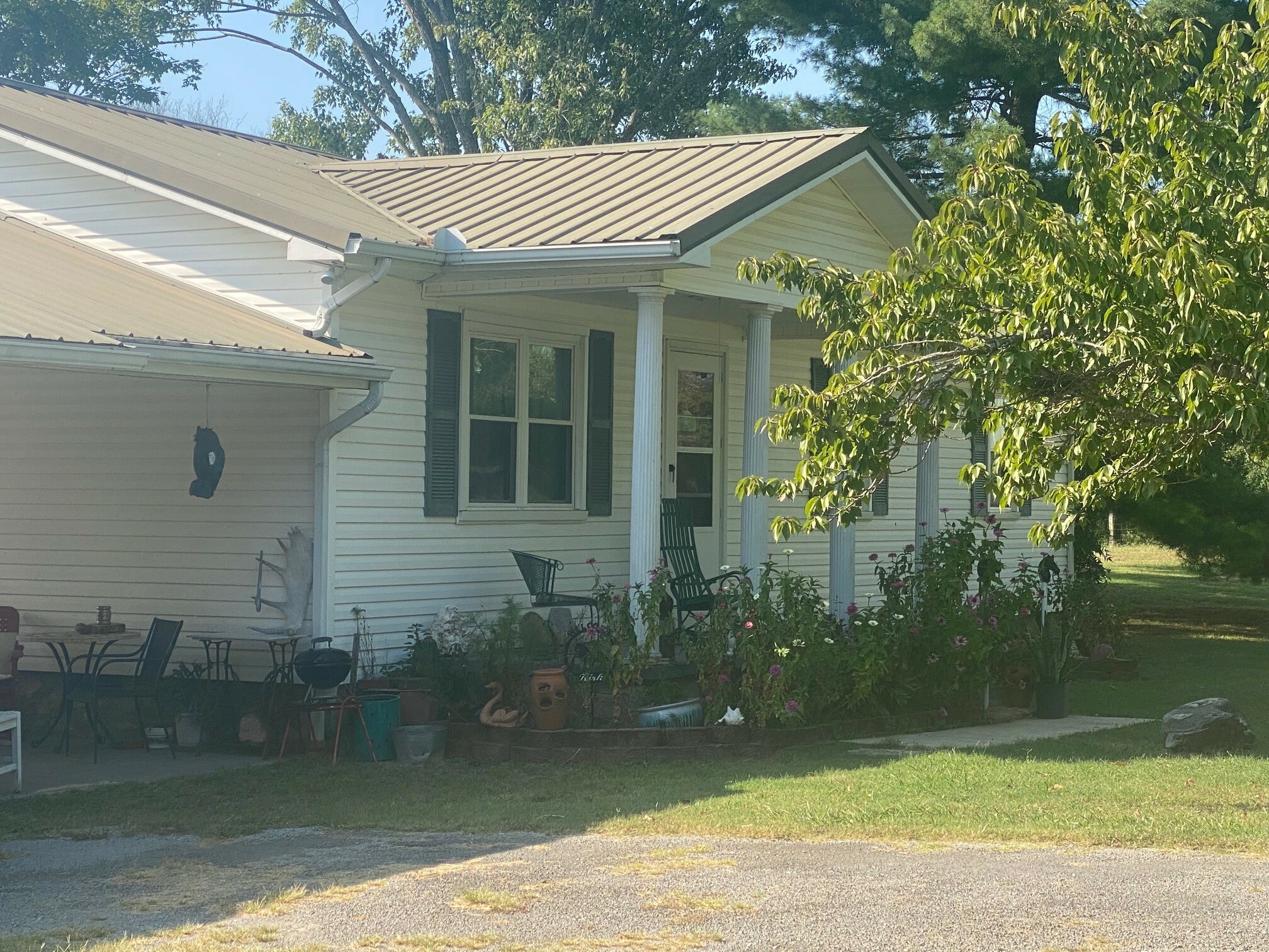 Property Photo:  224 Comstock Rd  TN 37160 