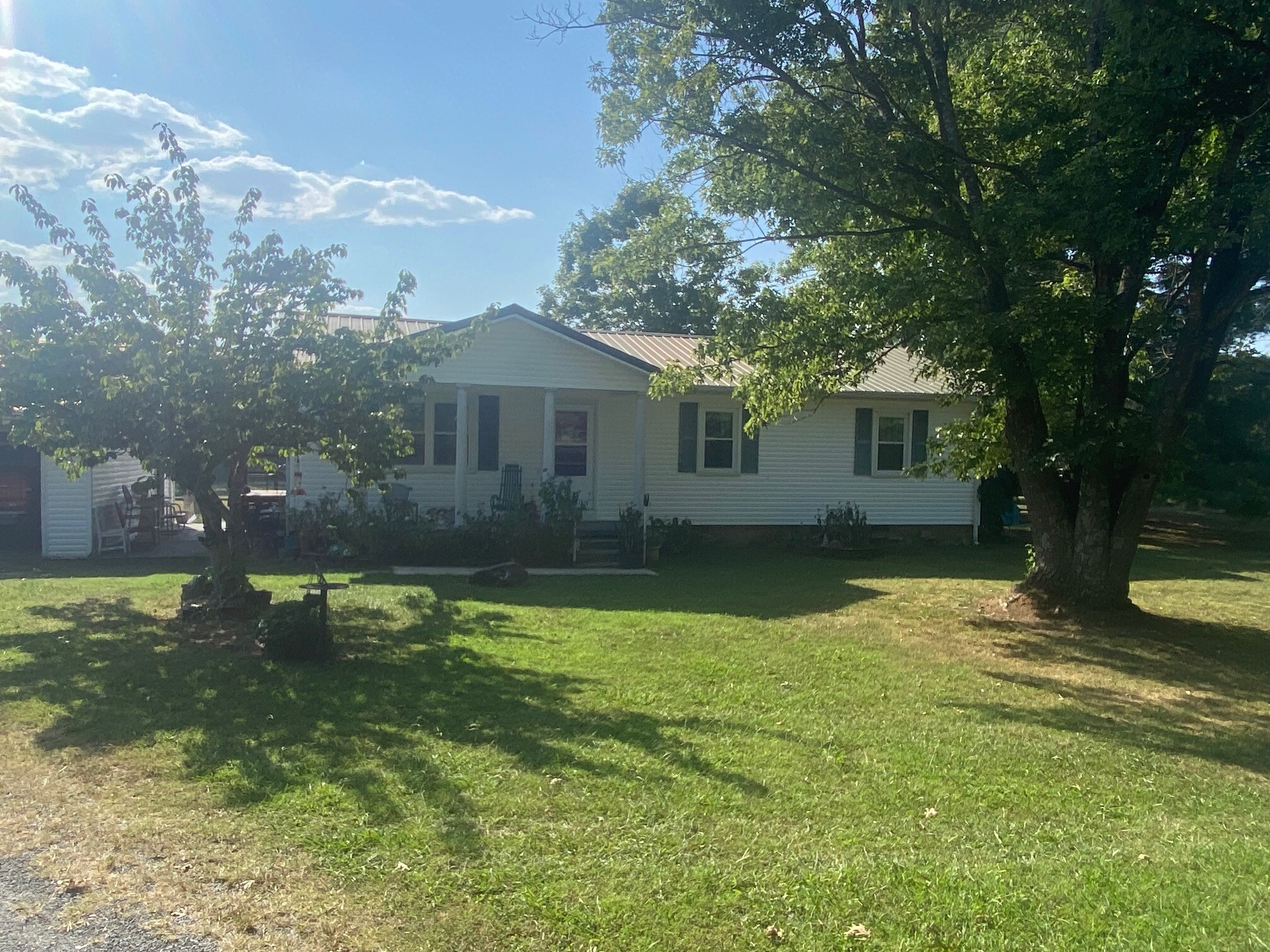 Property Photo: 224 Comstock Rd TN 37160