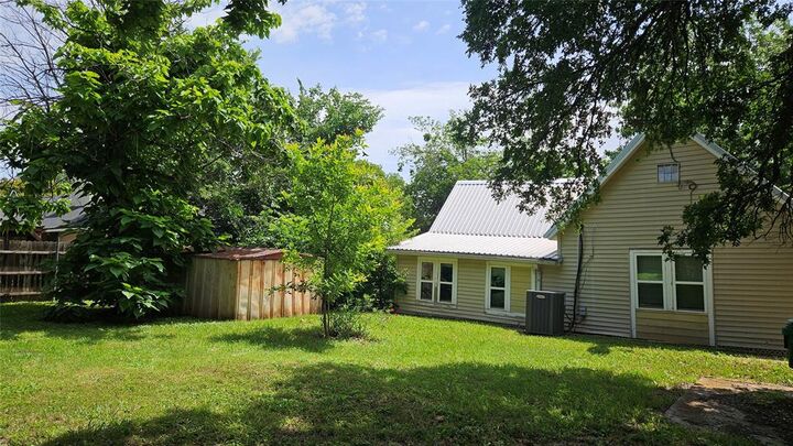 Property Photo: 409 E 7th Street TX 75125
