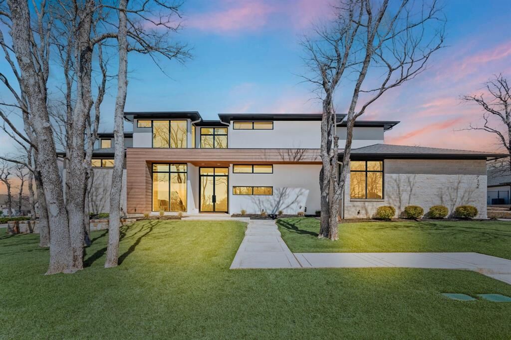 Property Photo: 712 Sawyer Drive TX 76034