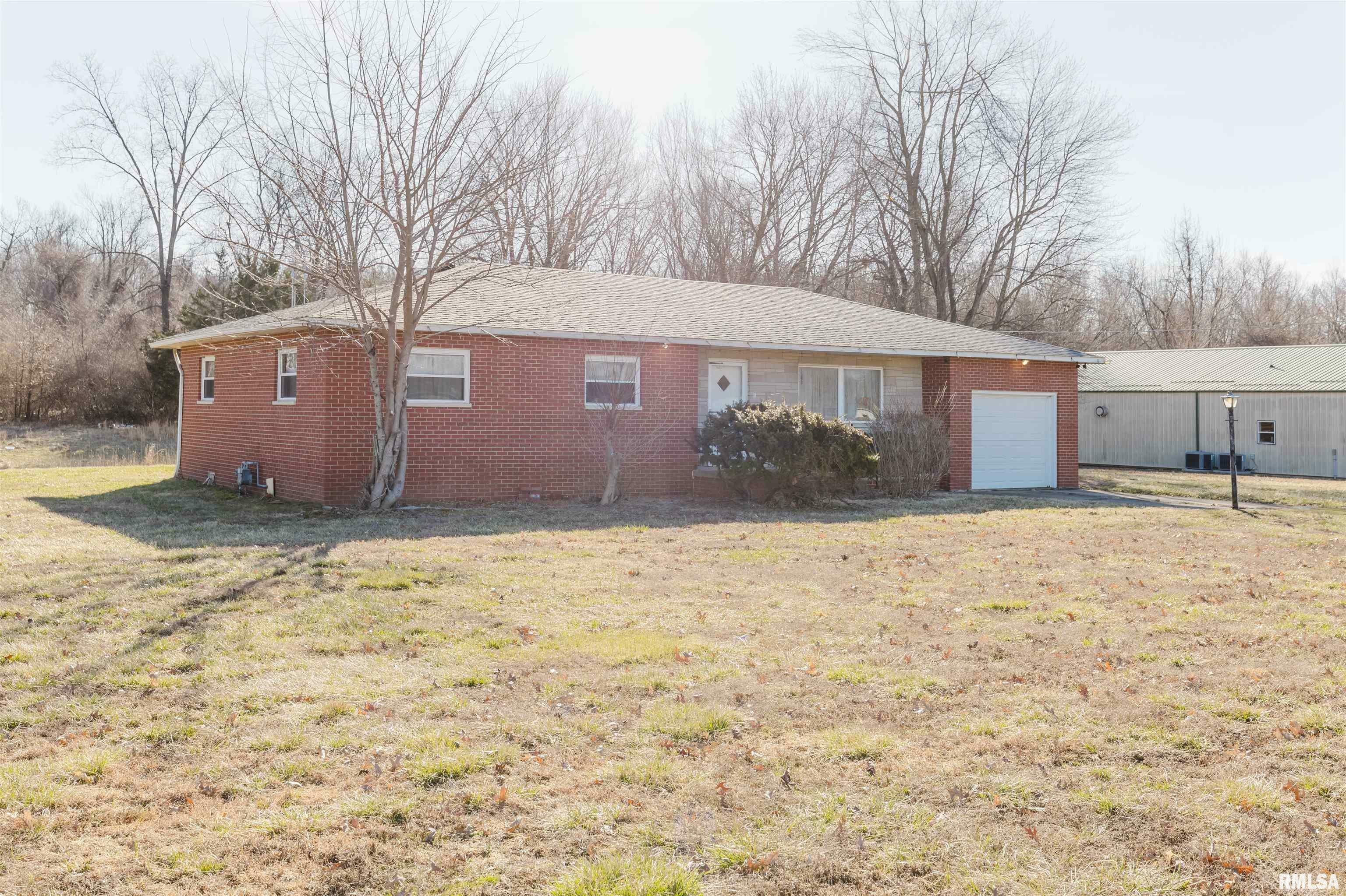 Property Photo:  17666 Il Route 37  IL 62896 