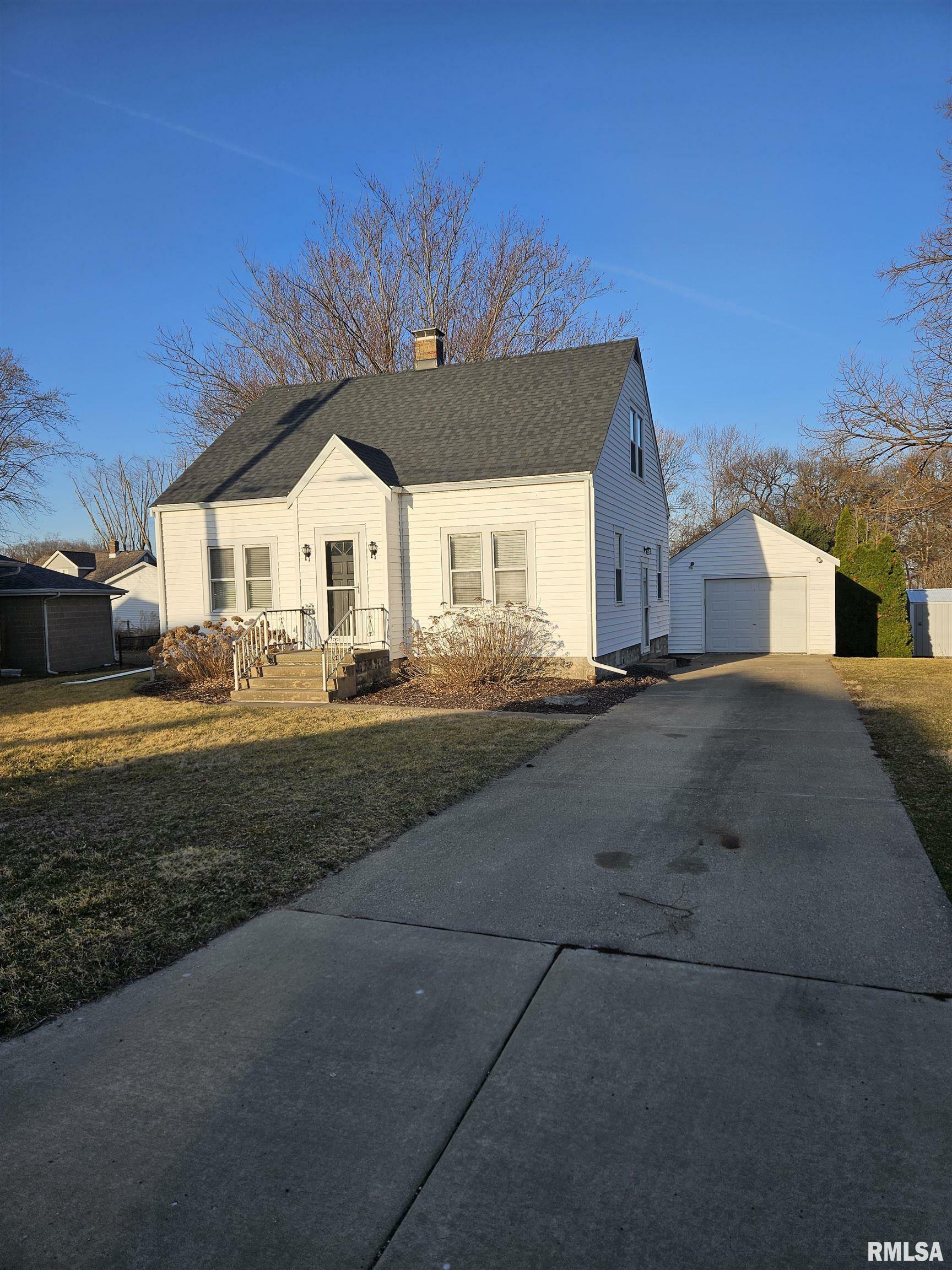 Property Photo:  104 Fairoaks Court  IL 61604 