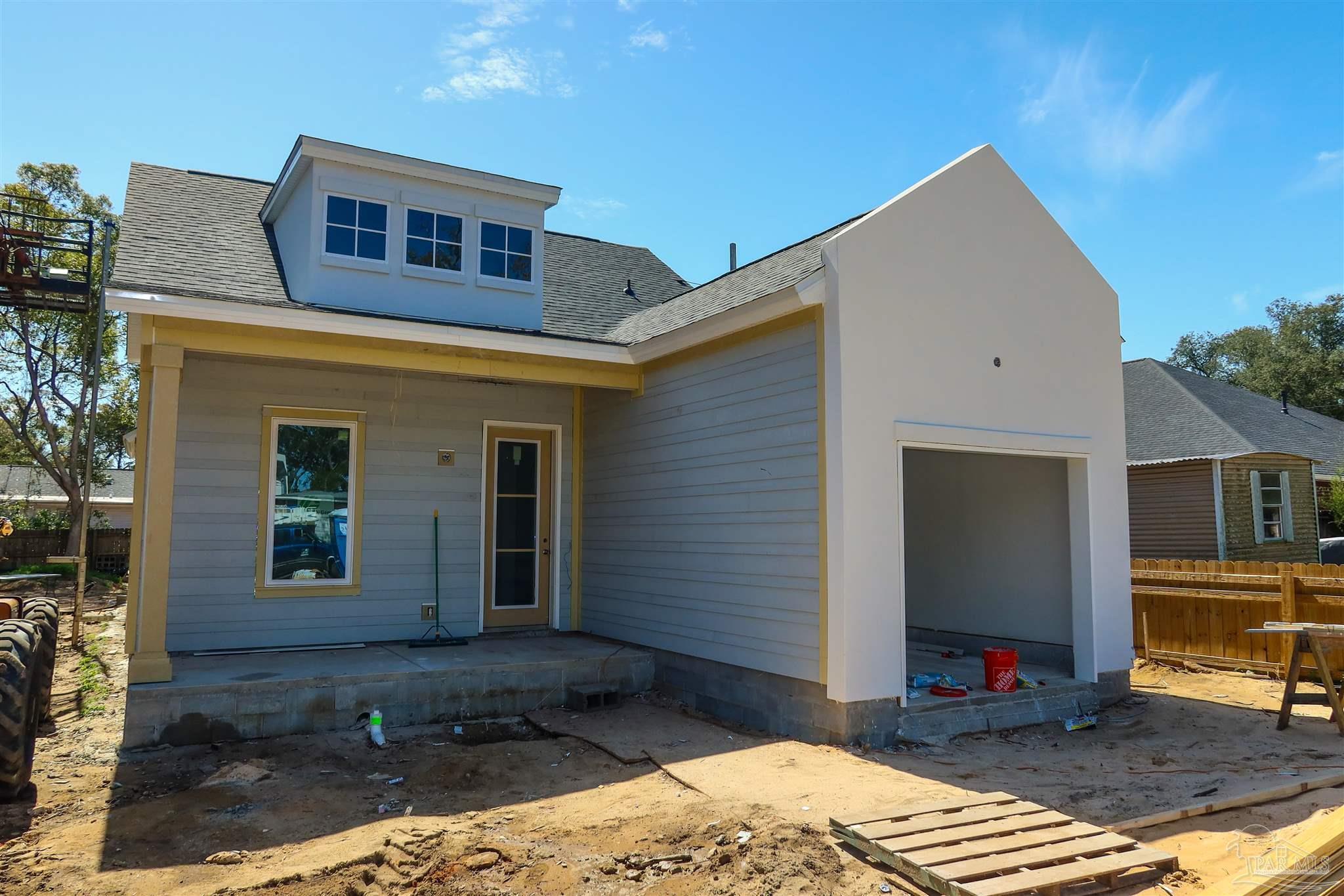 Property Photo: 1605 E Yonge St FL 32503