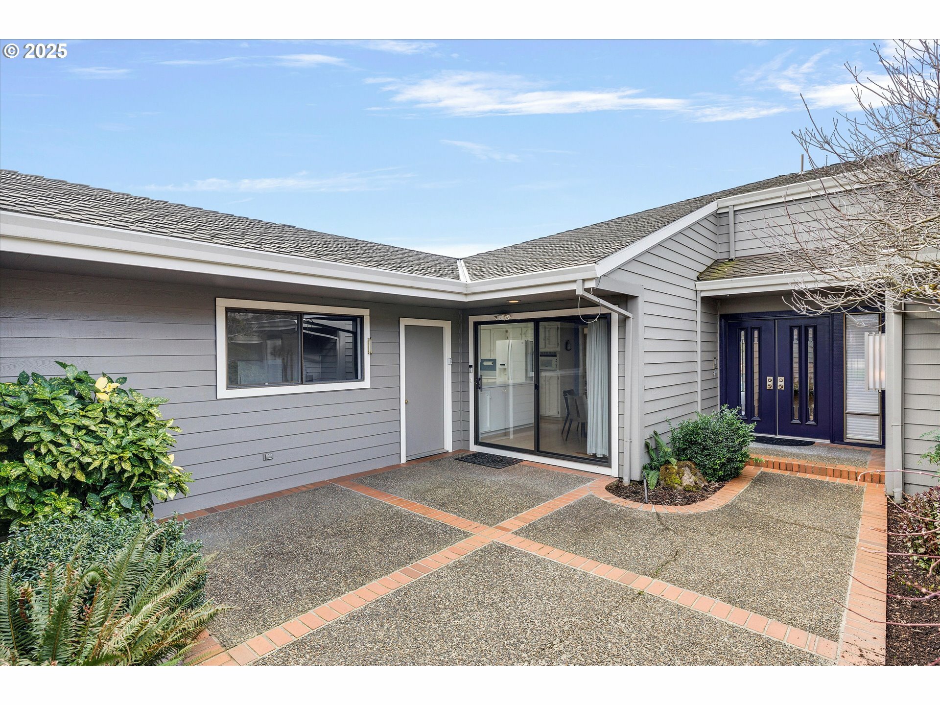 Property Photo:  32645 SW Lake Point Ct  OR 97070 