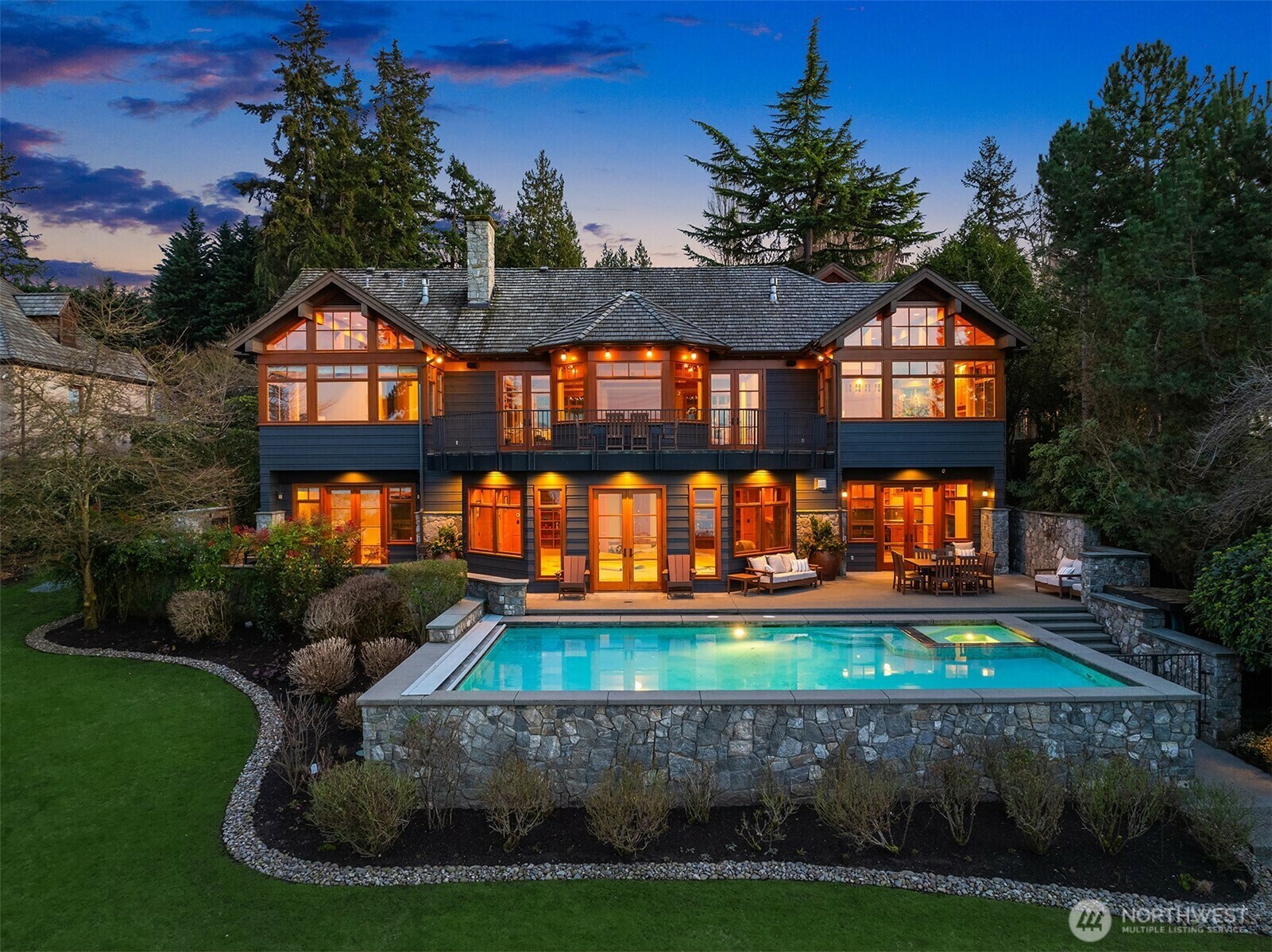 Property Photo: 7010 N Mercer Way WA 98040