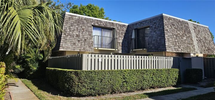 335 S Waverly Place 7A  Vero Beach FL 32960 photo