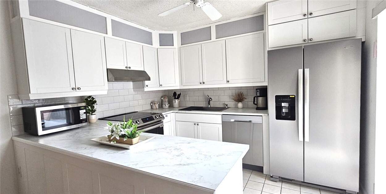 Property Photo: 335 S Waverly Place 7A FL 32960