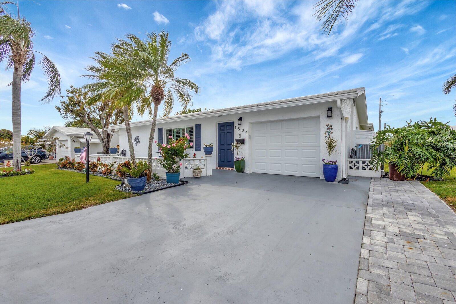 Property Photo: 1504 SW 22nd Avenue FL 33426