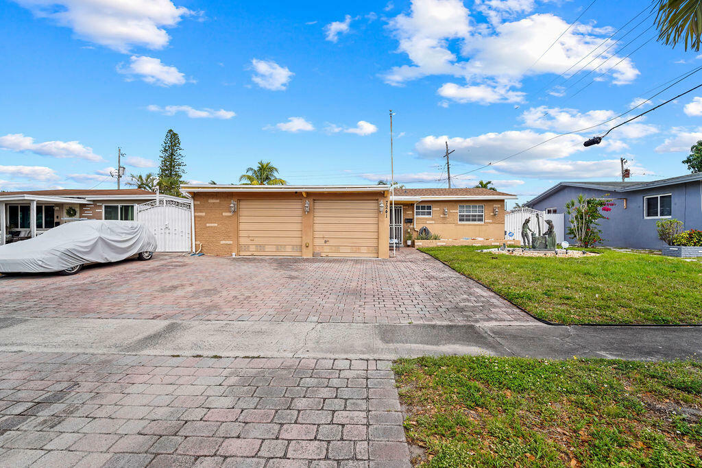 Property Photo: 7241 La Croix Drive FL 33024